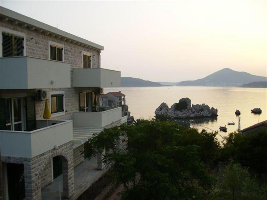 Guest House Villa Pastrovka Sveti Stefan Bagian luar foto