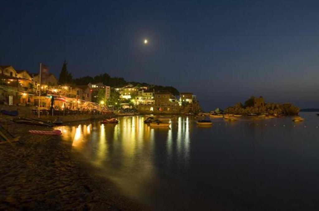 Guest House Villa Pastrovka Sveti Stefan Bagian luar foto